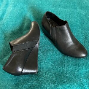 Vionic, size 8. Women's Black Wedge Slip-On Ankle Shoes